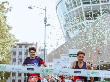 [Marathon Duo Bati-Armor & Marathon Relais Ouest-France] Qui a dit qu’un marathon devait forcément se gagner seul ? 🤔

Cette année, 850 duos et 950 relais...