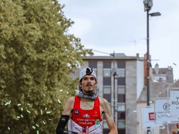 [Marathon - Résultats] Ils l’ont fait ! Les premiers marathoniens et marathoniennes franchissent la ligne après 42,195 km d’effort sur le Marathon Vert...